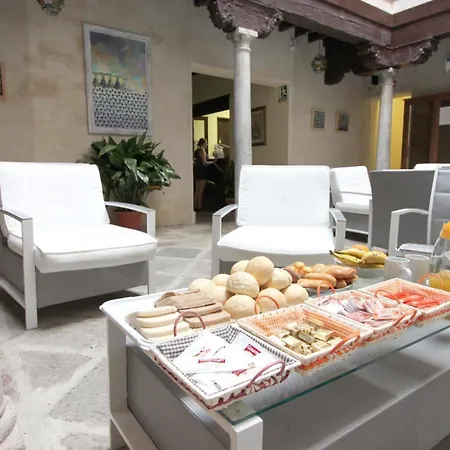 Hotel Mercader De Sedas 3*