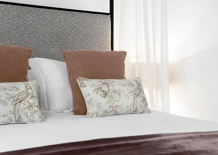 Mercader De Sedas By Maxi Granada